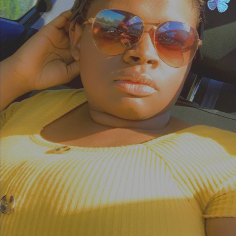 Meet your Posher, Kayla